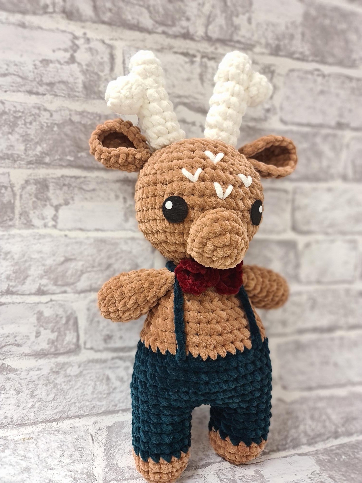 CROCHET PATTERN: Reindeer in Dungarees – Hmbb